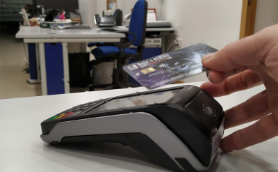 Los pagos con las tarjetas de Banca Pueyo ‘contactless’ aumentarán su límite de 20 a 50 euros.