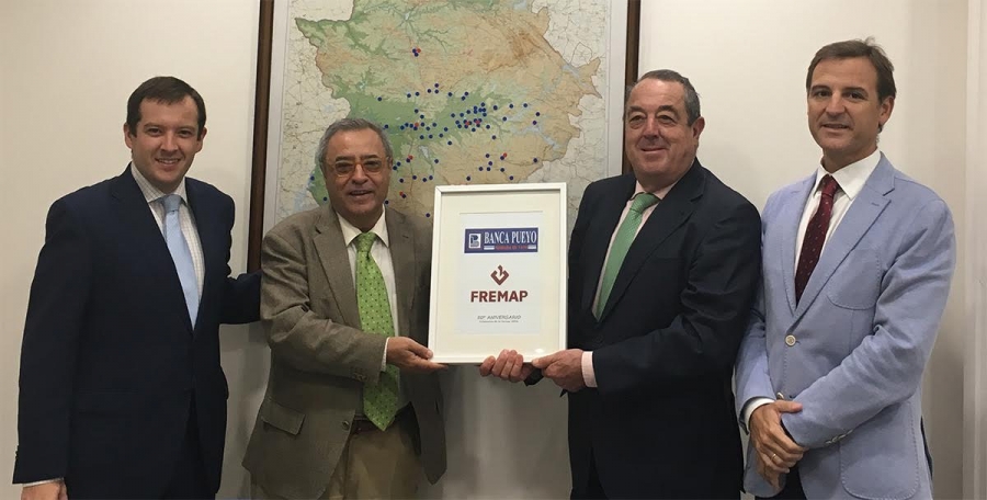 Banca Pueyo recibe una distinción por sus 50 años como empresa asociada a FREMAP